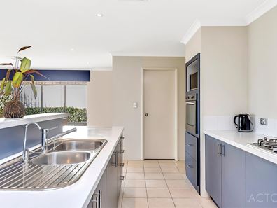 42 Arrowwood Loop, Secret Harbour WA 6173