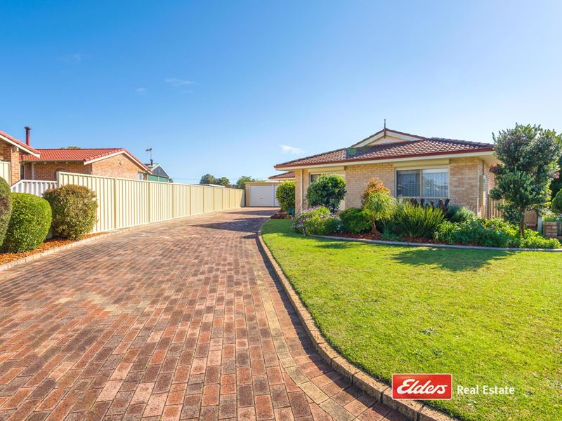 22 Granada Crescent, Orana