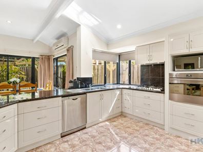 6 Moet Terrace, The Vines WA 6069