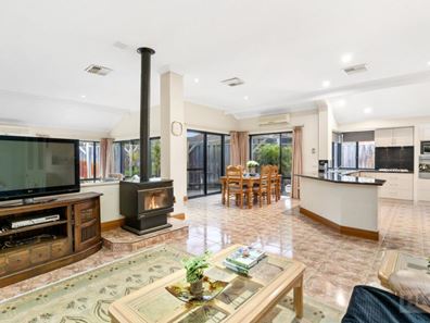 6 Moet Terrace, The Vines WA 6069