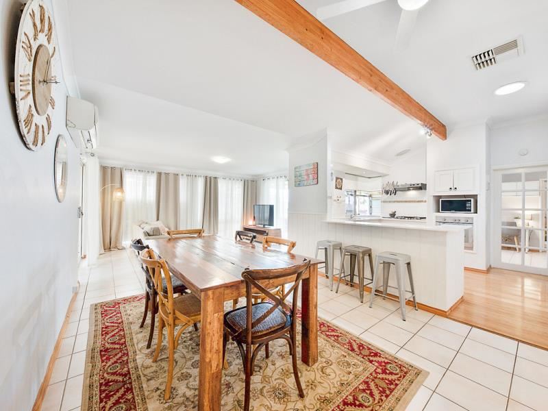 24 Muntries Place, Halls Head WA 6210