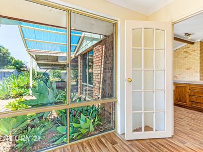 37 Lakesend Road, Thornlie WA 6108