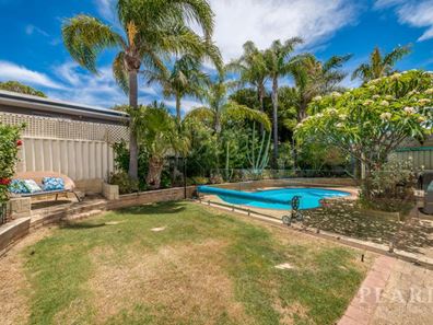 4 Renfrew Gardens, Kinross WA 6028