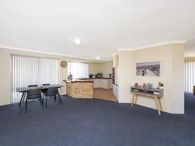 4 Lisbon Place, Warnbro WA 6169