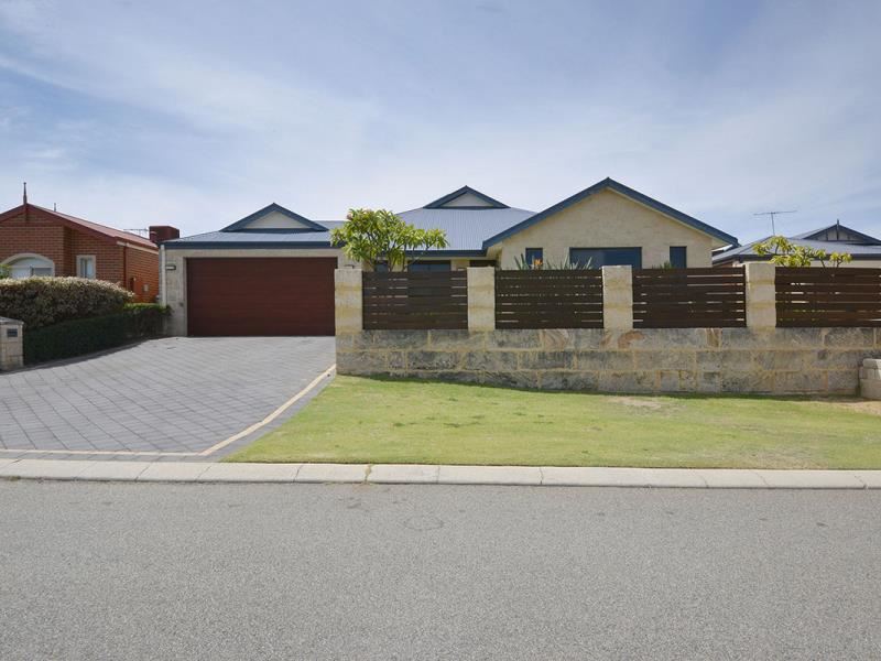 28 Litchfield Crescent, Carramar