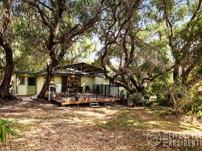 13 Murray Street, Guilderton WA 6041