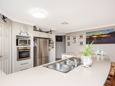 8 Searchers Crescent, Baldivis WA 6171