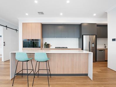 8 Entwistle Way, Aveley WA 6069