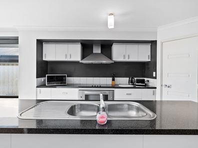 6 Wildlife Way, Southern River WA 6110