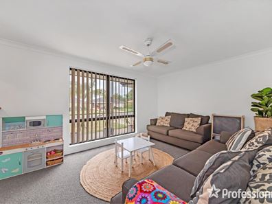 24 Nightingale Way, Warnbro WA 6169