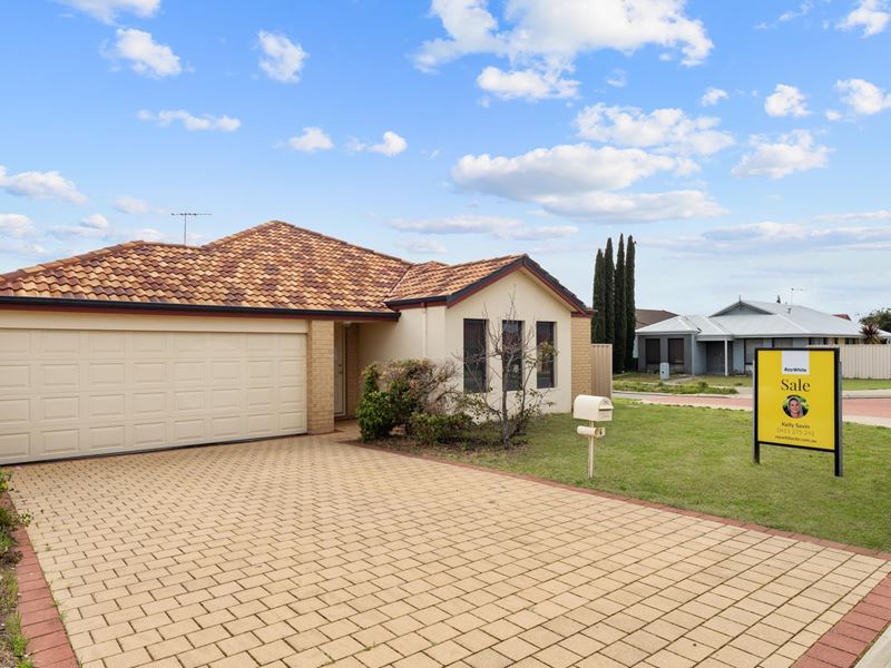 14 Springdale Boulevard, Secret Harbour
