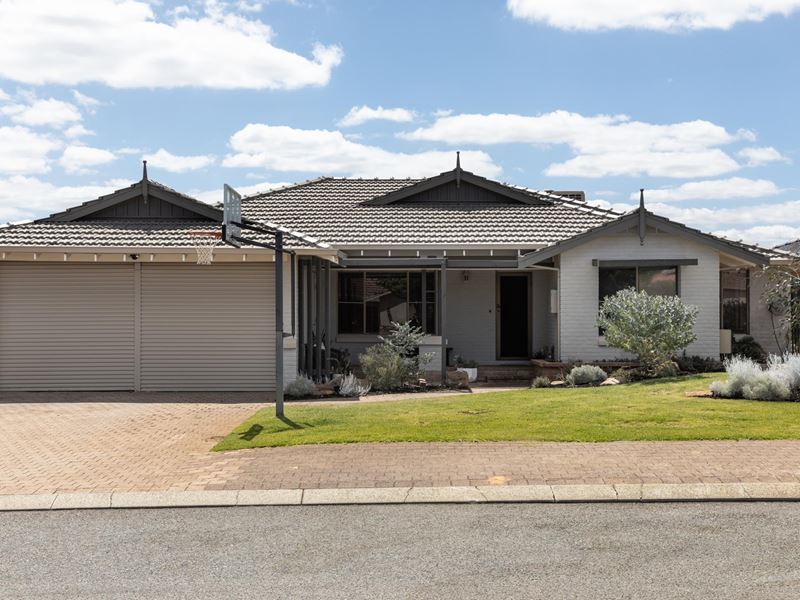 13 Quirk Dale, Winthrop