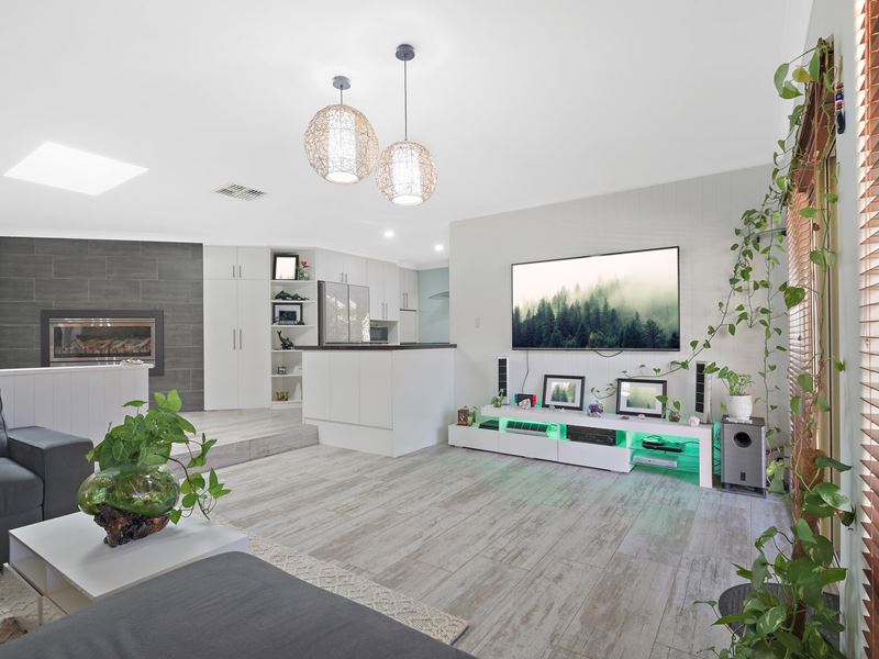 18 Lakeside Drive, Thornlie