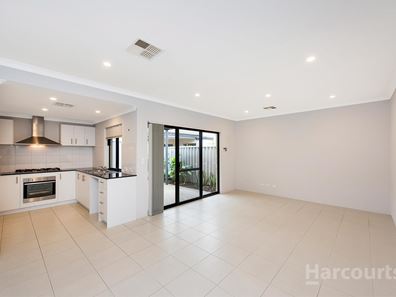 2/4 Skipper Crescent, Success WA 6164