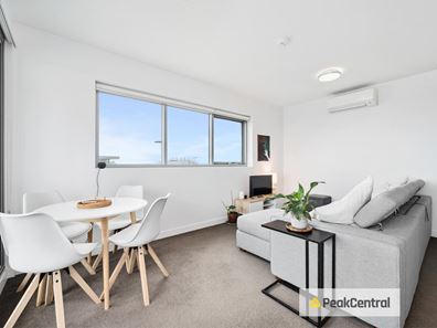 302/17 Malata Crescent, Success WA 6164