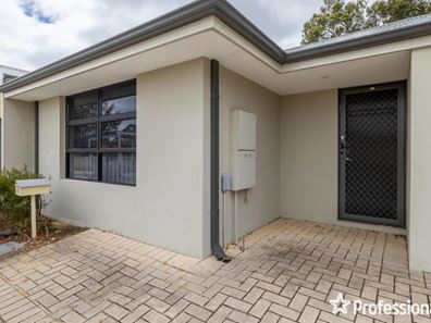 12/99 Lowanna Way, Armadale WA 6112