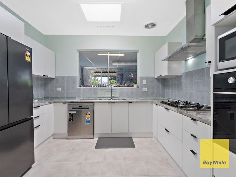 15 Pembury Road, Thornlie WA 6108