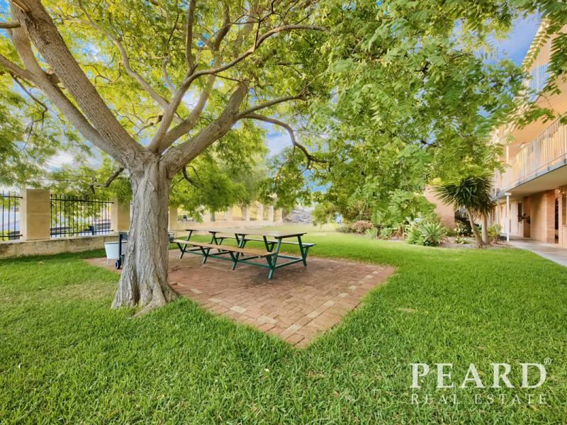 8/2 Coral Court, Scarborough