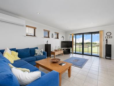 3/2 ROBERTSON ROAD, Ledge Point WA 6043