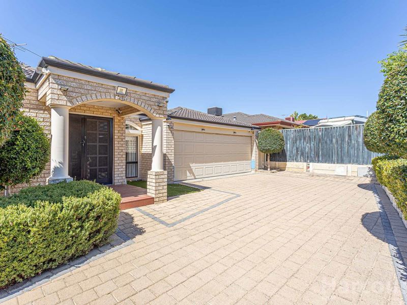8 Pineview Place, Landsdale WA 6065