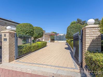 8 Pineview Place, Landsdale WA 6065