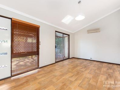 15 Cosmelia Way, Parkwood WA 6147