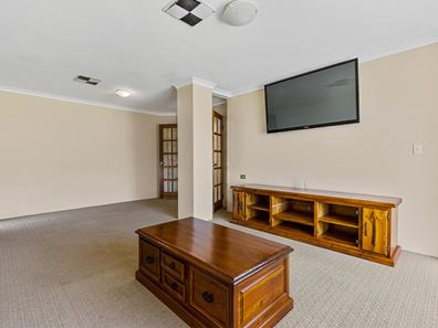 9 Golf Place, Cooloongup WA 6168
