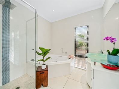 8 James Avenue, Hazelmere WA 6055