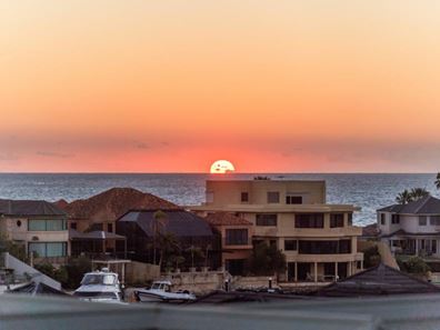 25 Toulon Circle, Mindarie WA 6030