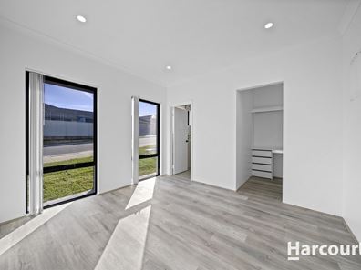30 Traminer Way, Pearsall WA 6065
