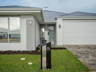 35 Hopetoun Drive, Eglinton WA 6034