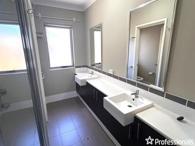 15b Amalfi Way, Canning Vale WA 6155