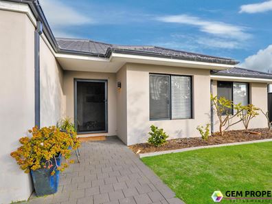 34 Bradley Street, Lakelands WA 6180