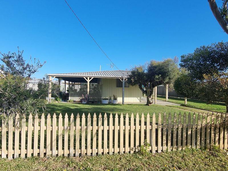 18 Whitfield Street, Lancelin WA 6044
