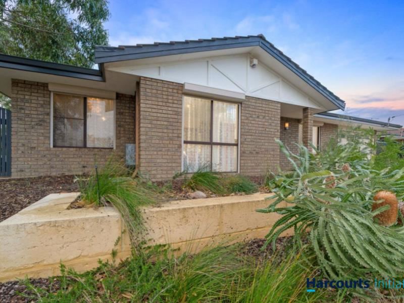 15 Bresnahan Place, Marangaroo WA 6064