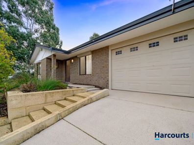 15 Bresnahan Place, Marangaroo WA 6064