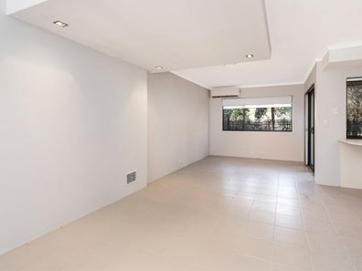 7/1 Mariners Cove Drive, Dudley Park WA 6210