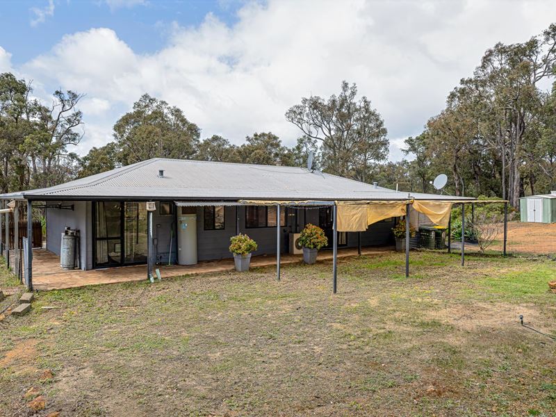 28 FAIRWAY PLACE, Boddington