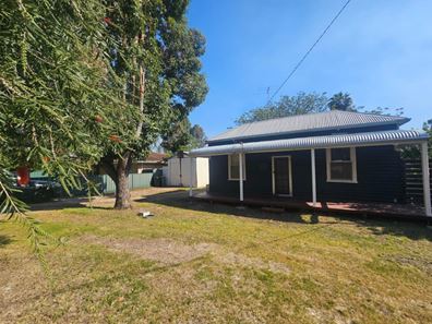 6 Fifth Road, Armadale WA 6112