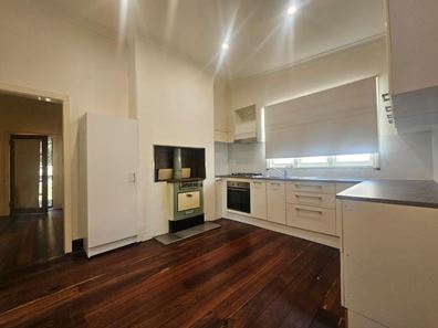 6 Fifth Road, Armadale WA 6112