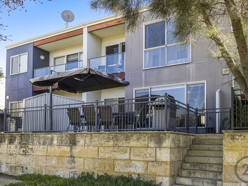 21/15 Kardan Loop, Falcon