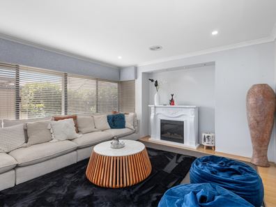 98 Dumbarton Road, Canning Vale WA 6155