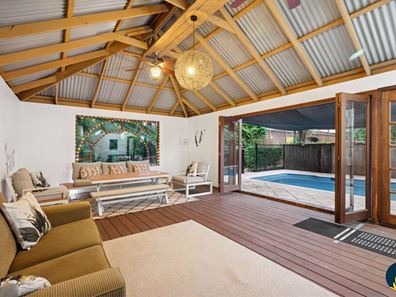 4 Dreyer Road, Roleystone WA 6111