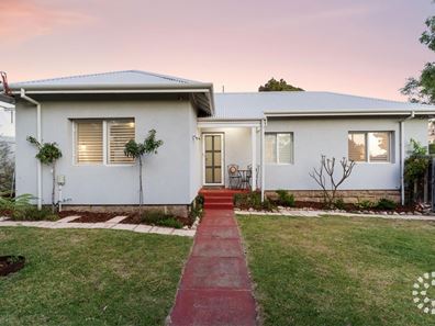 4 Paget Street, Hilton WA 6163