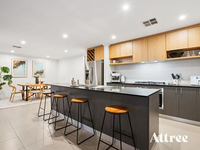 11 Holywell Street, Piara Waters WA 6112