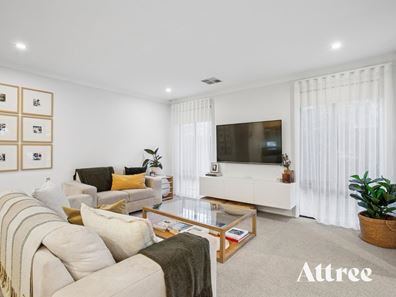 11 Holywell Street, Piara Waters WA 6112