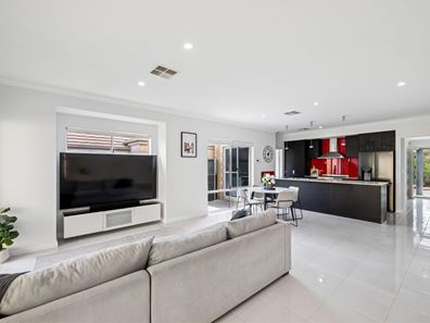 2/19 Apium Mews, Lake Coogee WA 6166
