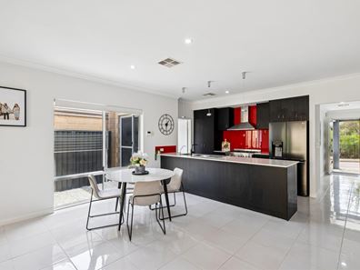 2/19 Apium Mews, Lake Coogee WA 6166