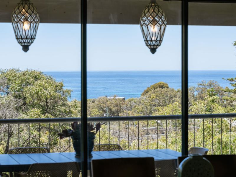 24 Ella Gladstone Drive, Eagle Bay WA 6281