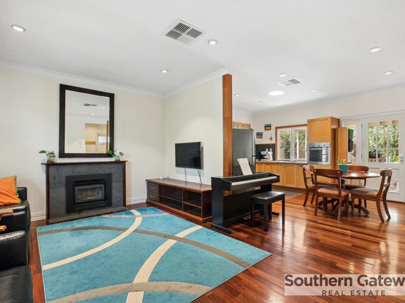 53 Peake Way, Medina